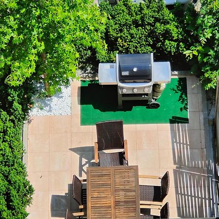 Eleonoras Ferienwohnung In Wuerzburg Stadt Mit Terrasse Im Erdgeschoss Inklusive Eigenen Parkplaetzen Vor Der Tuer Ngoại thất bức ảnh
