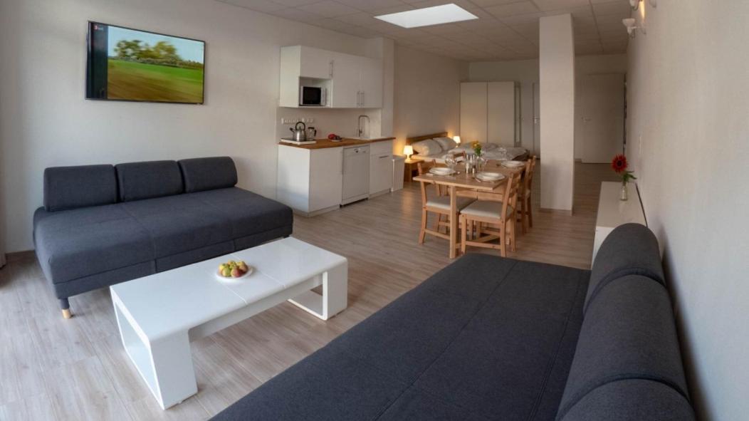 Eleonoras Ferienwohnung In Wuerzburg Stadt Mit Terrasse Im Erdgeschoss Inklusive Eigenen Parkplaetzen Vor Der Tuer Ngoại thất bức ảnh