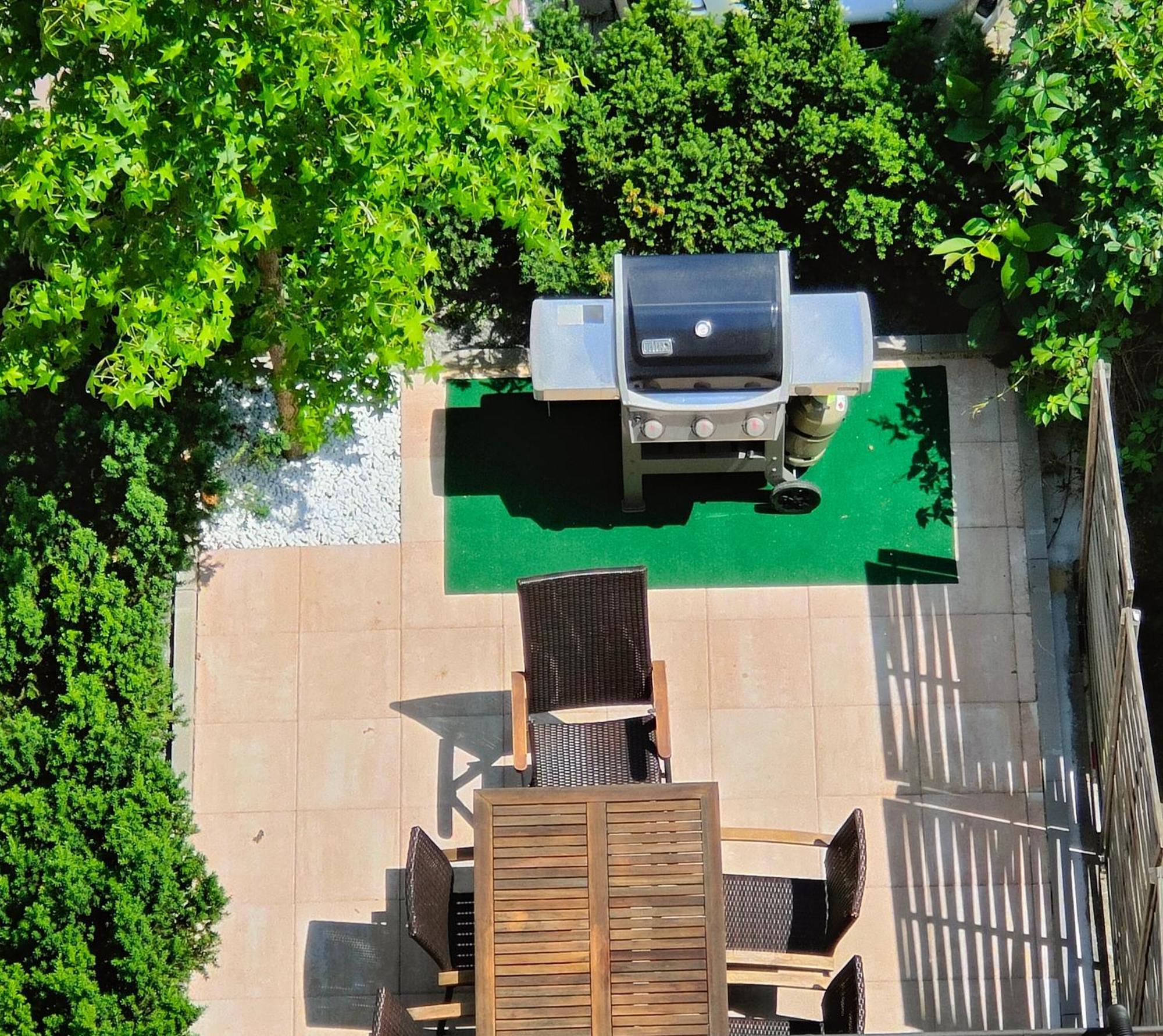 Eleonoras Ferienwohnung In Wuerzburg Stadt Mit Terrasse Im Erdgeschoss Inklusive Eigenen Parkplaetzen Vor Der Tuer Ngoại thất bức ảnh